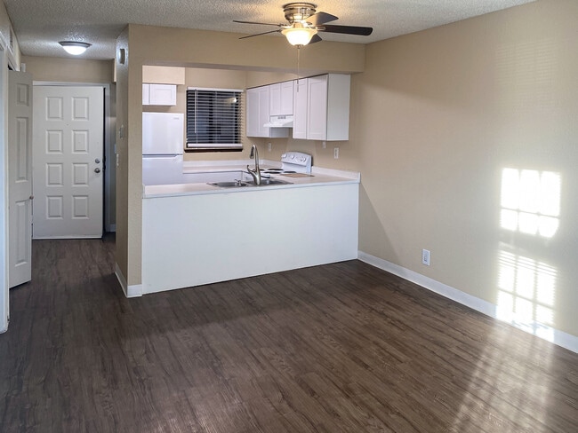 Building Photo - 1335 Ortiz Dr SE
