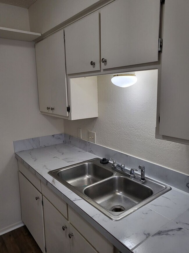 Foto del edificio - 525 Claire Ct