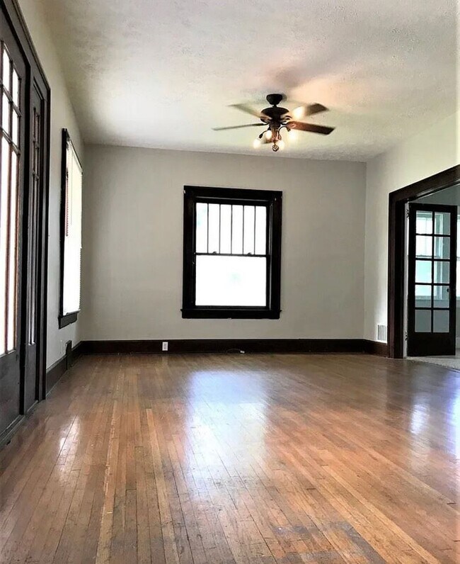 Foto del edificio - 4 bedroom/2 baths house