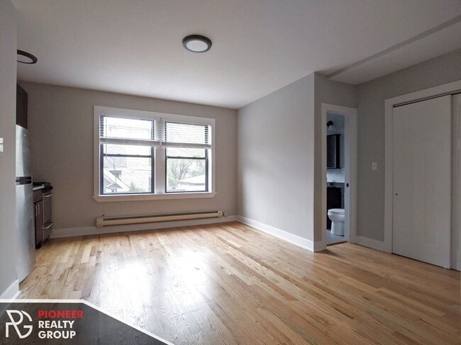 Building Photo - 4546 N Damen Ave