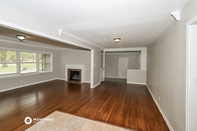 Foto del edificio - 1528 Oakwood Dr