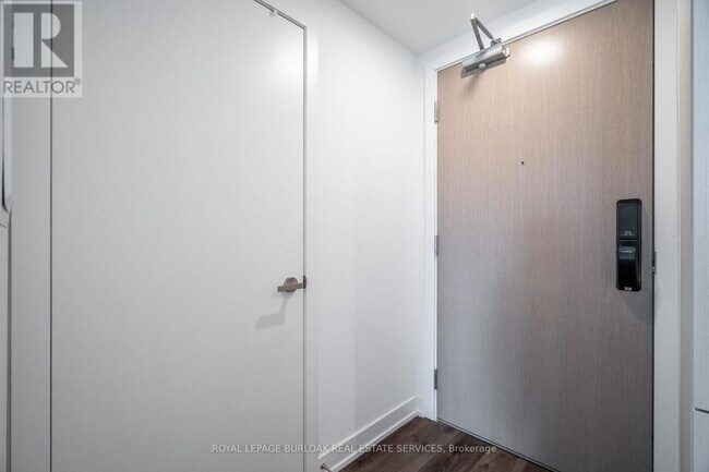 Building Photo - 370 Martha St