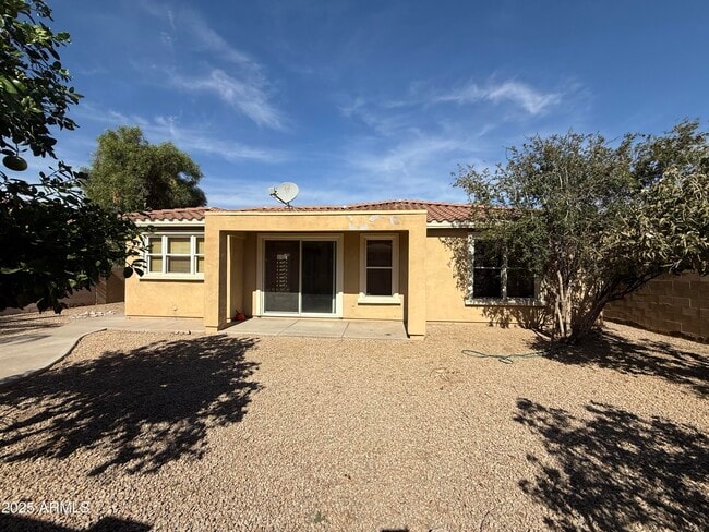 Foto del edificio - 2311 E Honeysuckle Pl