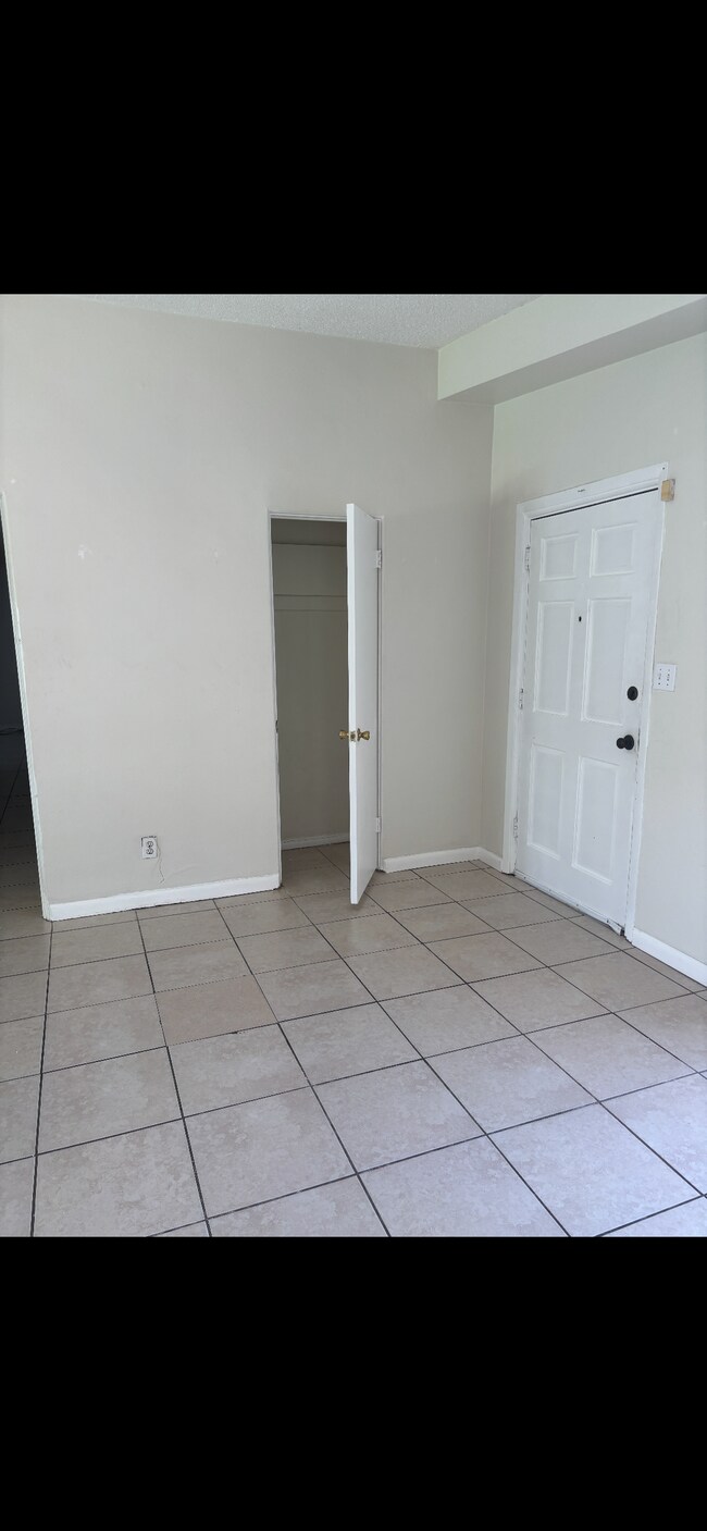 Foto del edificio - 3903 Pine Ridge Rd