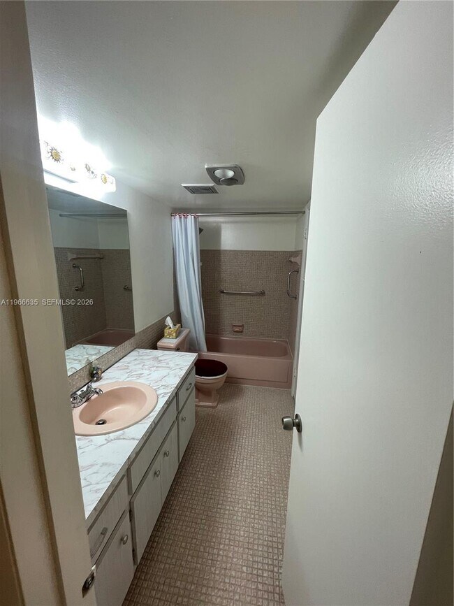 Foto del edificio - 4881 NW 22nd St