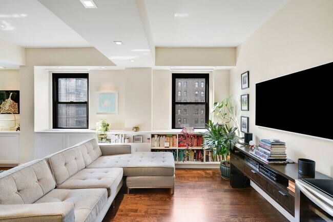 Foto del edificio - 2166 Broadway