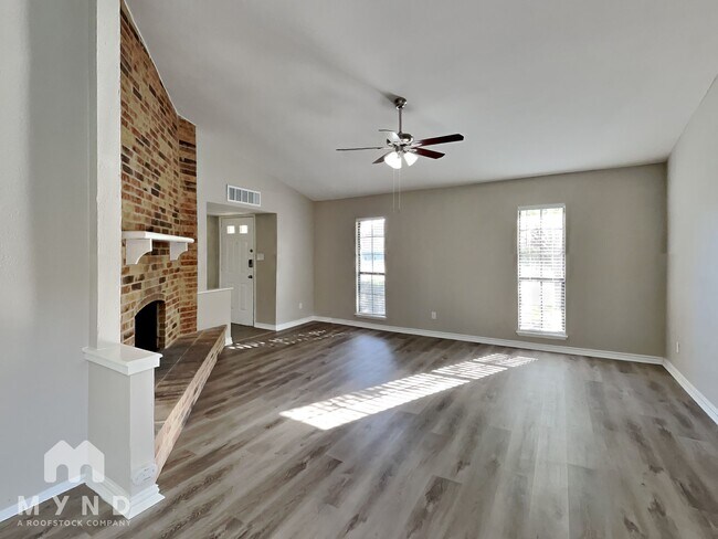 Foto del edificio - 4231 Karnes Dr