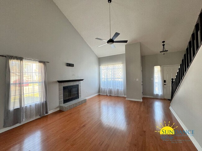 Building Photo - Stunning 3 Bedroom Home located on a Cul-d...