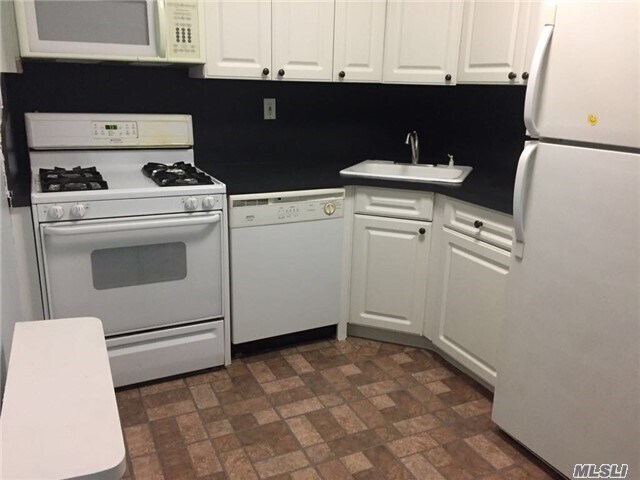 Foto del edificio - 76-03 Commonwealth Blvd