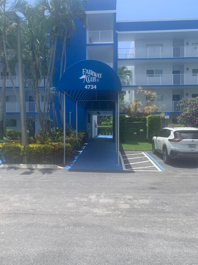 Foto del edificio - 4734 Lucerne Lakes Blvd