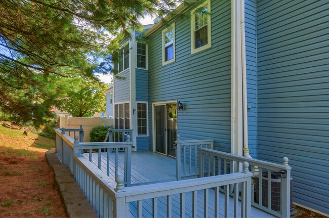 Building Photo - 2624 Hunters Point Dr