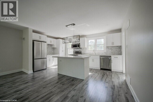 Photo du bâtiment - 33 SIXTH Avenue Unit# UPPER