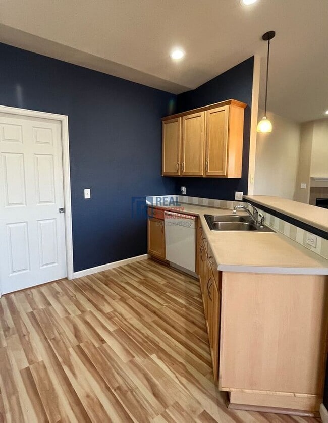 Building Photo - 2302 Owens Ave