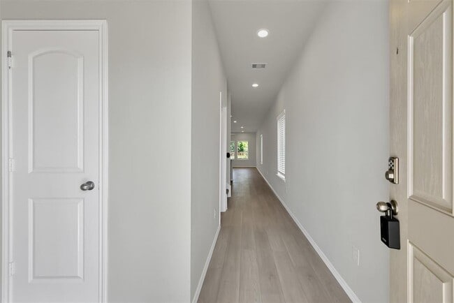 Building Photo - 9229 Inland Leather Ln