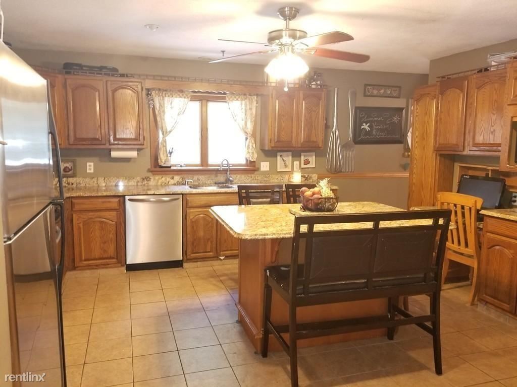 Primary Photo - 3 br, 1 bath Apartment - 290 Main St # 1