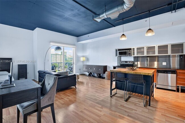 Foto del edificio - 10 SW South River Dr