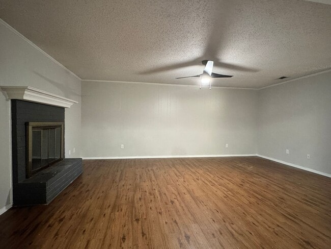 Foto del edificio - 405 Cypress Cir