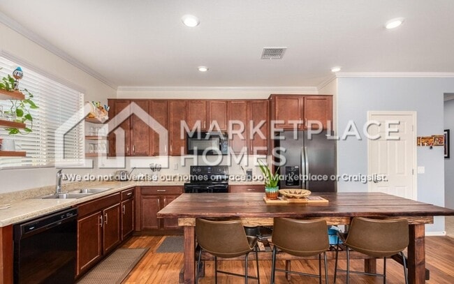 Building Photo - 5309 S 18th Pl