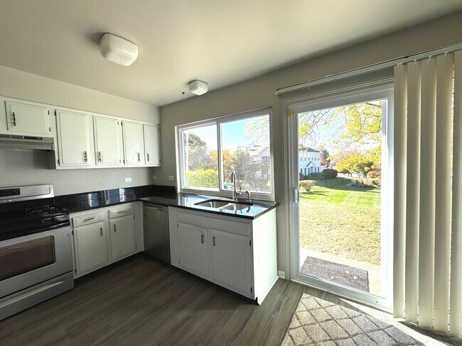 Foto del edificio - 1992 Holbrook Ln