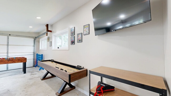 Building Photo - 9 Birch Dr