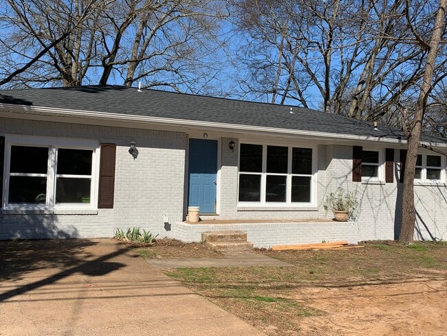 Building Photo - 2700 Sparkman Dr NW