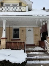 Building Photo - 1164 W 7th St