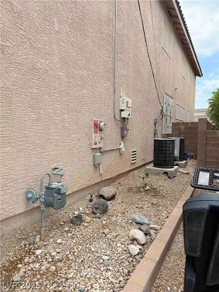 Building Photo - 3588 White Mountain St