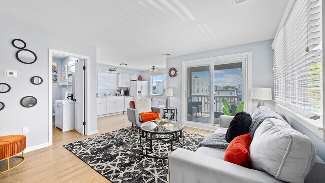 Building Photo - 714 West Ave