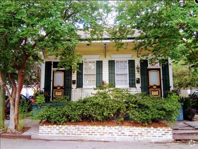 Building Photo - 447 Elmira Ave