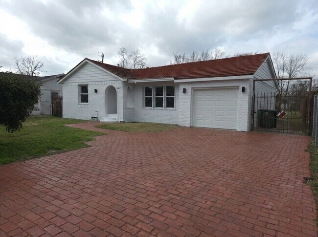 Foto del edificio - 4607 Englewood St