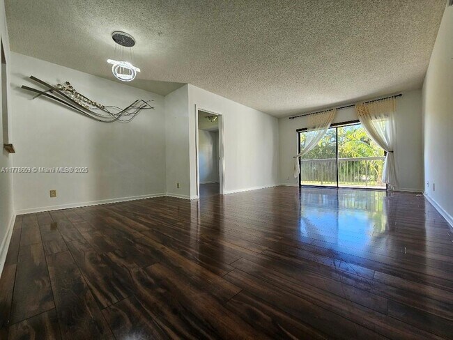 Foto del edificio - 1301 NE 7th St