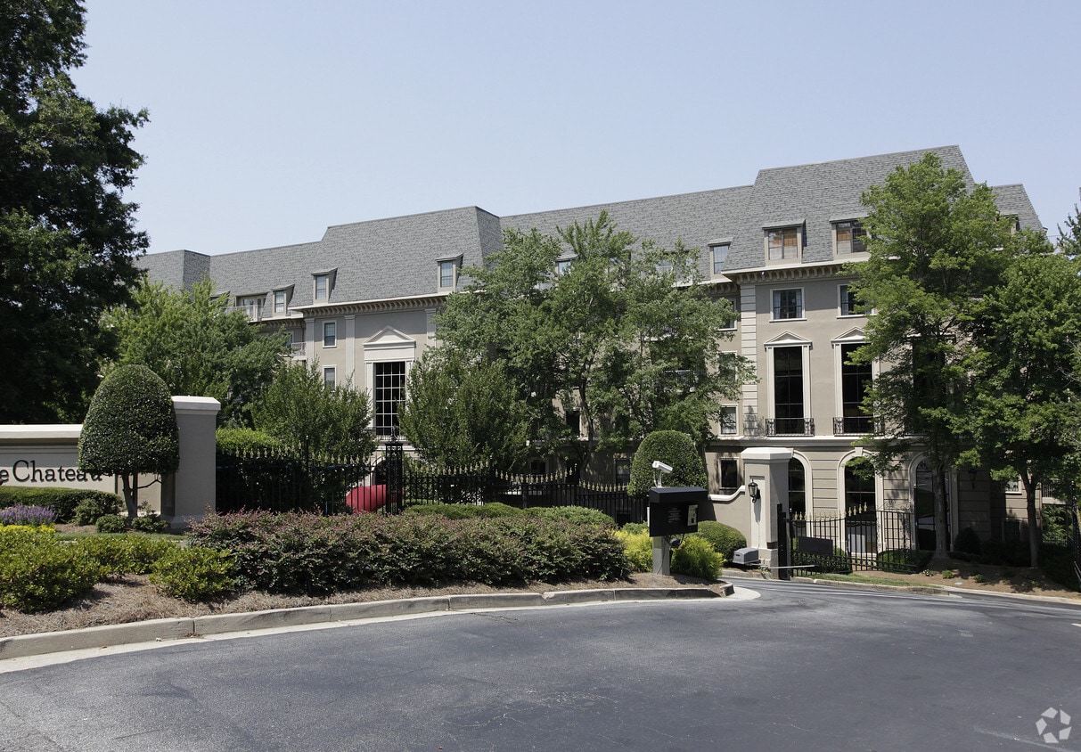 Le Chateau Apartments Atlanta, GA