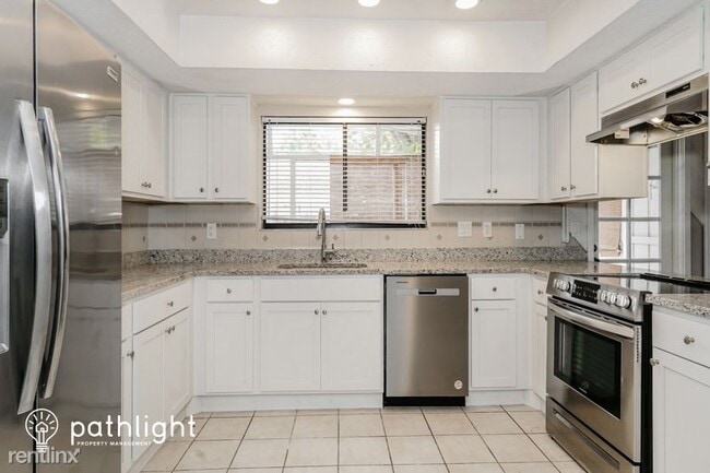 Building Photo - 4 br, 2.5 bath House - 898 Reservation Cou...