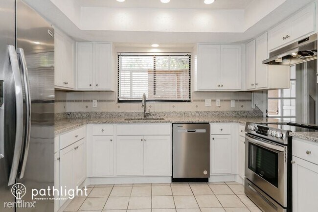 Foto del edificio - 4 br, 2.5 bath House - 898 Reservation Cou...
