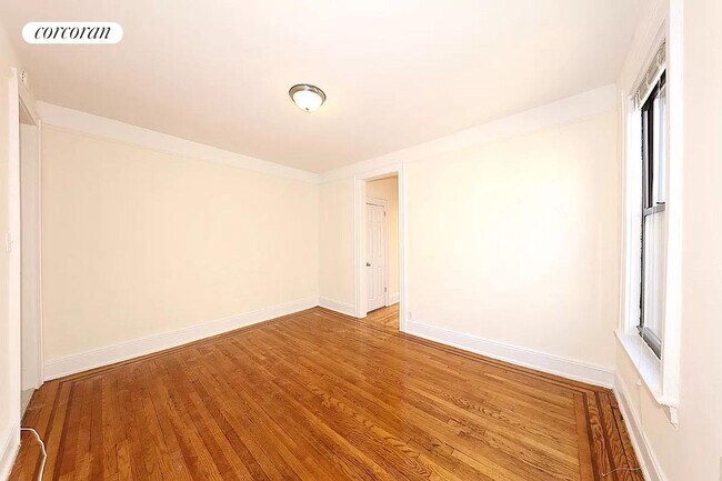 Foto del edificio - 51-17 Skillman Ave