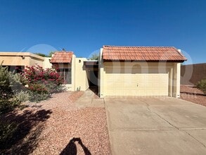Building Photo - 5417 S Mitchell Dr