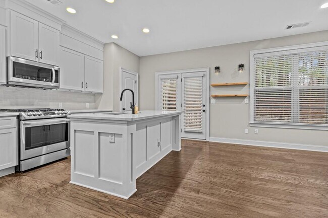 Foto del edificio - 3209 Hallmark Ln NE