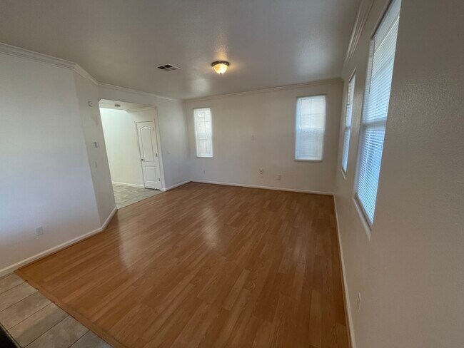 Building Photo - 1827 Bella Lago Dr