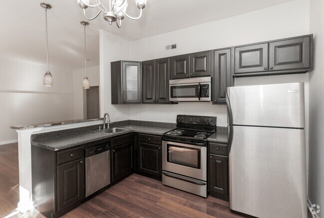 2HAB, 1BA - 1,100 ft² - Indy Colonial Apartments