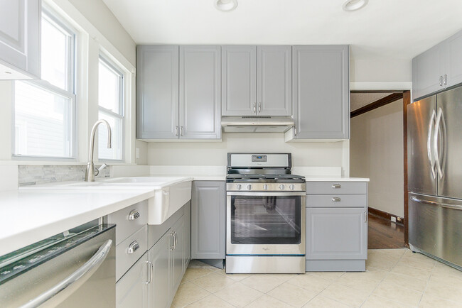 Foto del edificio - 17213 Clifton Blvd
