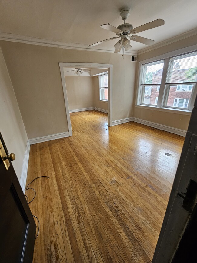 Building Photo - 3054 W Berteau Ave