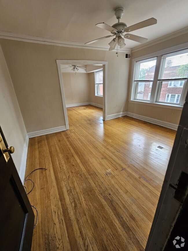 Building Photo - 3054 W Berteau Ave