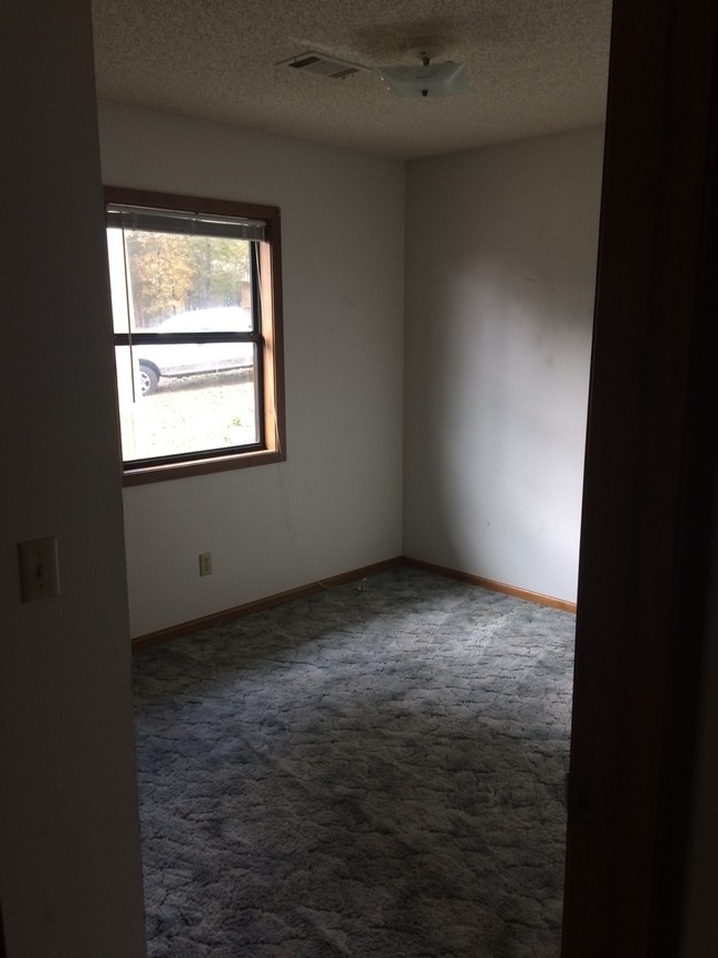 Bedroom 2 - 729-735 N Conway St