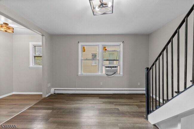 Foto del edificio - 14 Brookwood Dr