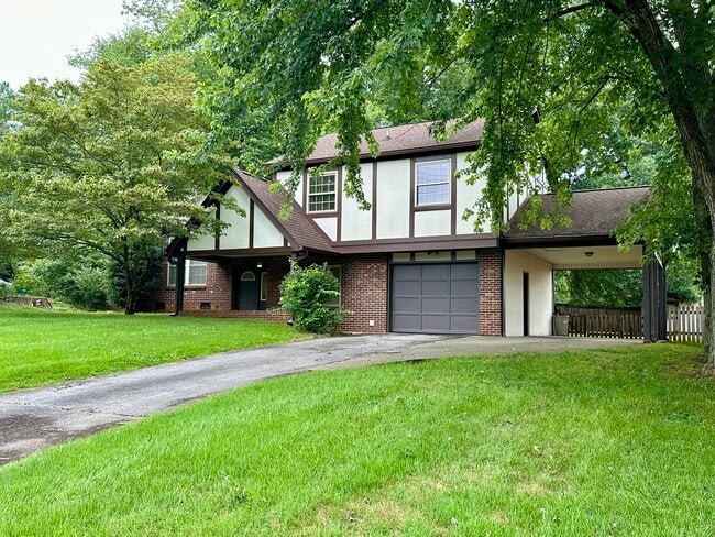 Building Photo - 1812 Sedgewick Dr