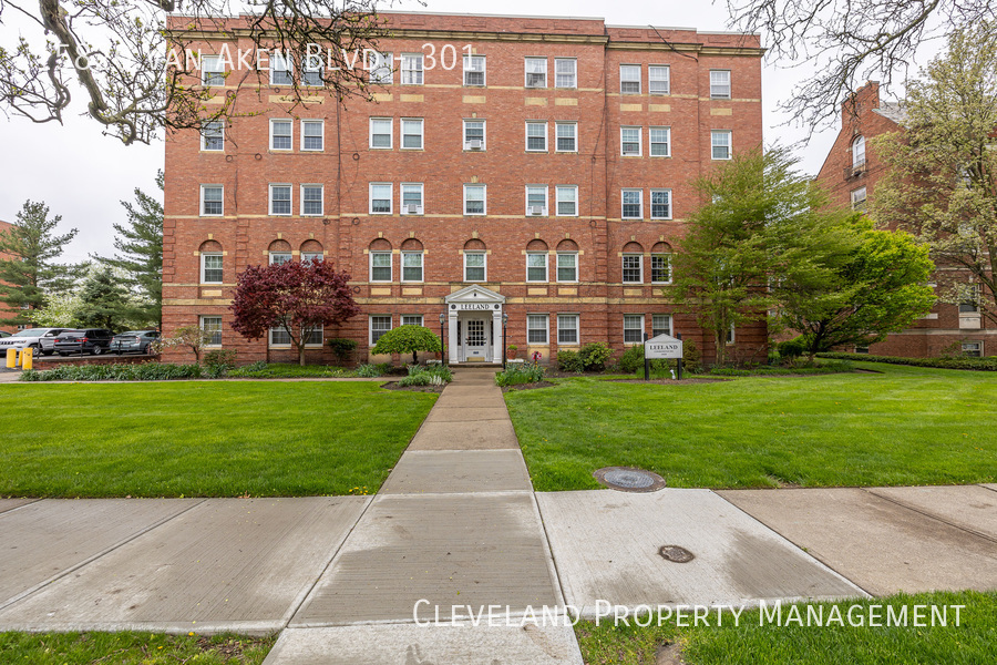 Foto principal - Shaker Heights Apartment