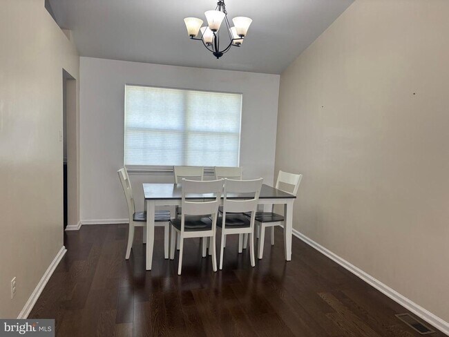 Foto del edificio - 30 Country Ln