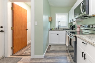 Building Photo - 321 W Lapeer St