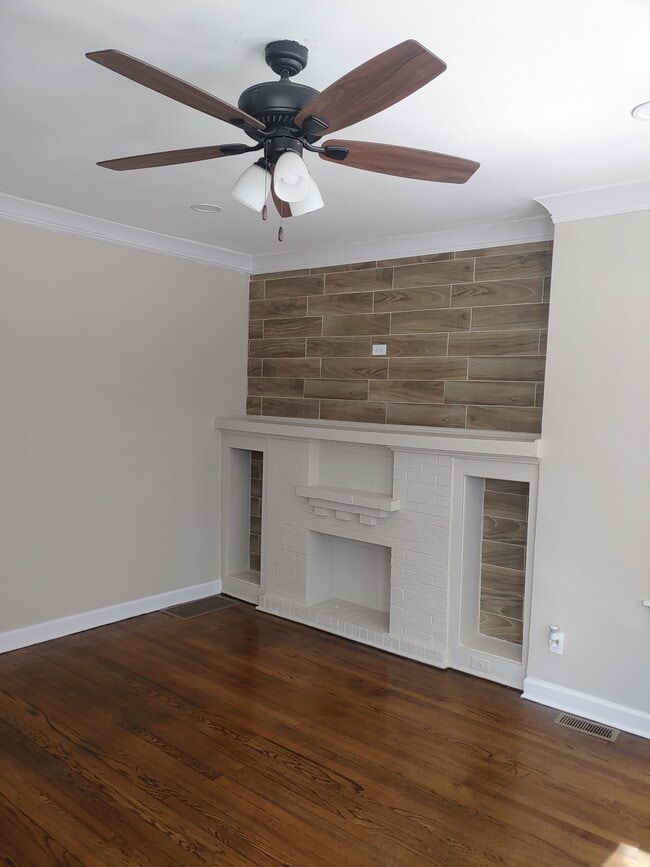 Building Photo - 8016 S Marshfield Ave