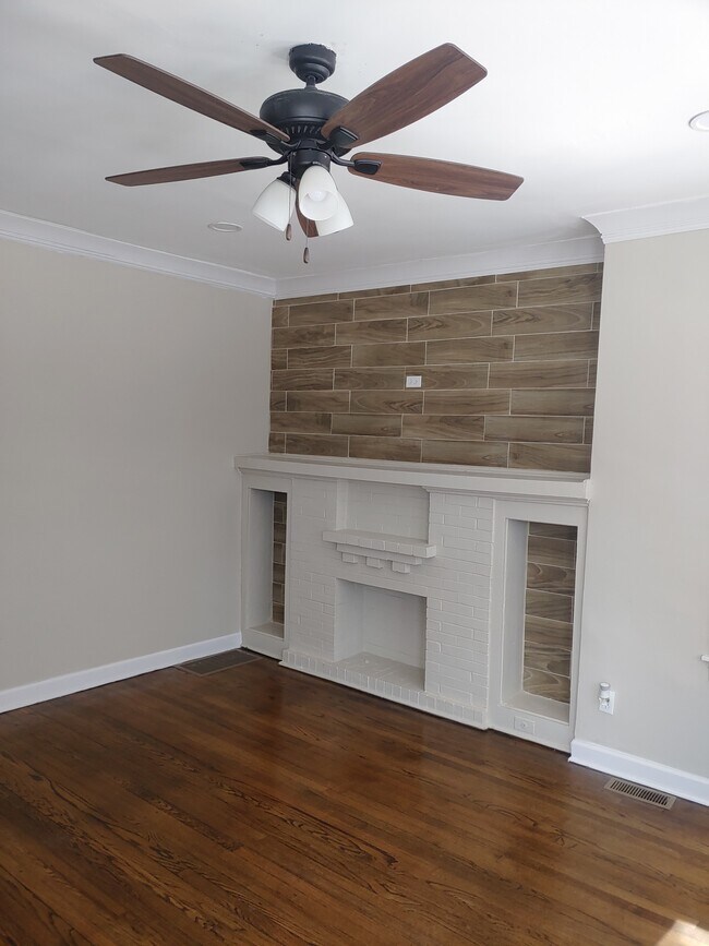 Foto del edificio - 8016 S Marshfield Ave